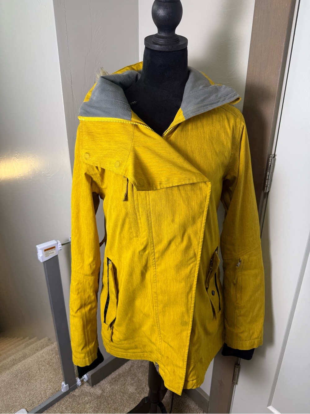 Planet Earth Yellow Snowboard Ski Jacket Coat Mustard Yellow Fur Hood Vented M